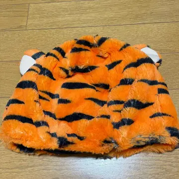 호랑이 귀 달린 복슬복슬 모자