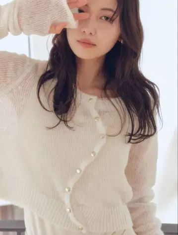 andequal 웨이브 디자인 쉬어 니트 화이트