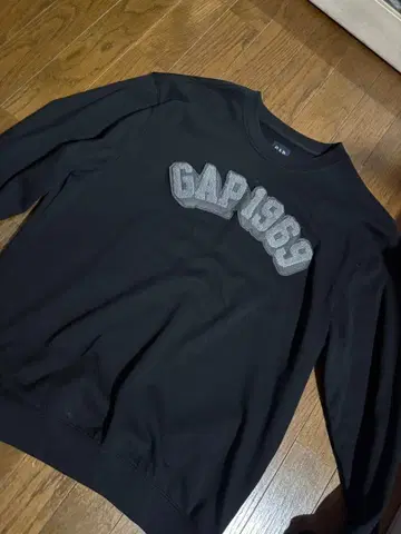 GAP 로고 맨투맨 S 블랙