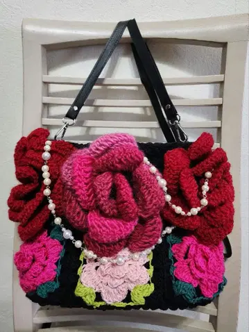 입체 장미 모티브 & 펄 장식 숄더백 포테치노 사에라 미쿠사쥬