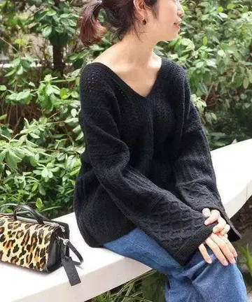 새상품급 정가 1.8만 블랙 이에나 BOX 실루엣 풀오버