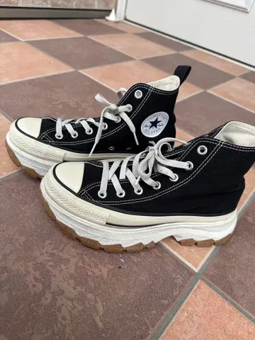 CONVERSE 블랙 통굽 하이컷 스니커즈