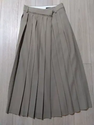 YLEVE 베이지 플리츠 스커트 사이즈 0