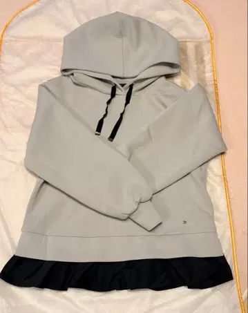 TO BE CHIC 후드티 종이 프릴 후디 그레이