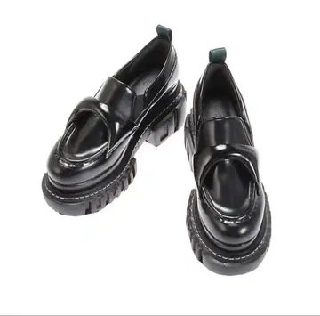 완판템 UN3D. 플럼프 솔 로퍼