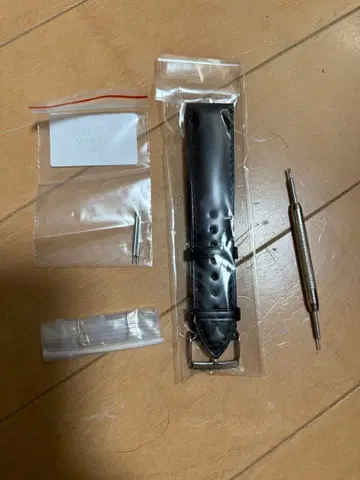미개봉 새상품] 블랙 코도반 시계 벨트 설치 공구 포함