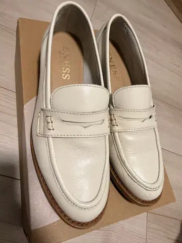 SHIPS ENESS 화이트 로퍼