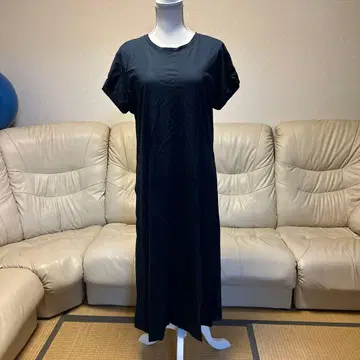 블랙 반팔 롱 원피스 버튼 포함