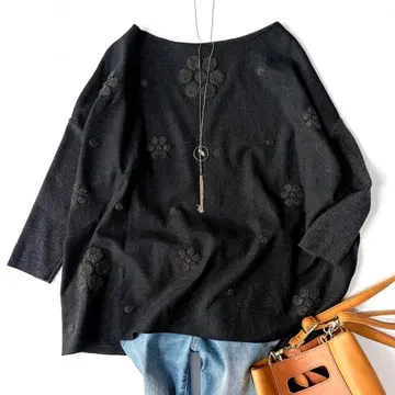 새상품급 비어즐리 이소재 니트 풀오버 블랙 플라워 자수 보트넥