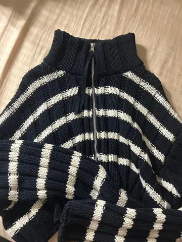 ZARA 네이비 화이트 스트라이프 스웨터