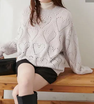 내추럴 꾸뛰르 시스루 하트 무늬 루즈핏 니트