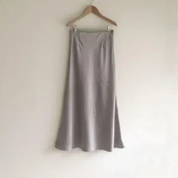 Mila Owen 백 플레어 내로우 스커트