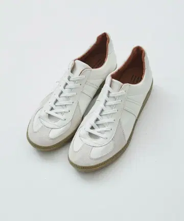 reproduction of found 저먼 트레이너 44