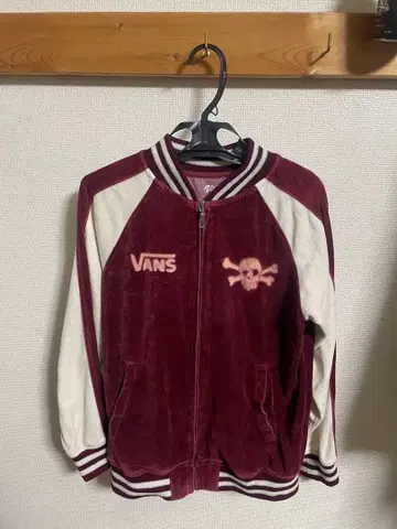 VANS 스컬 자수 바시티 자켓 L 사이즈 가격 인하 협상 가능