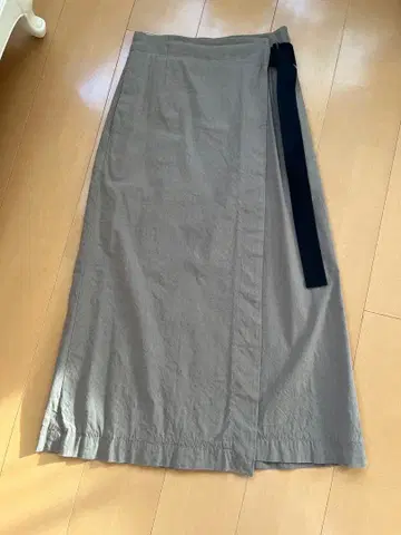 SACRA 린넨 벨티드 랩스커트