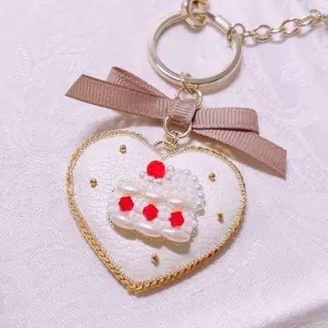 백참 케이크 쇼트케이크 비즈 자수 하트 브로치