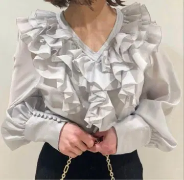 SNIDEL 볼륨 프릴 블라우스 스나이델