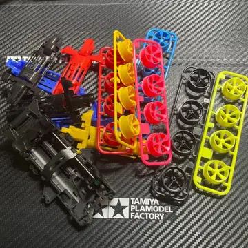 미니 사륜구동 휠, 섀시 등