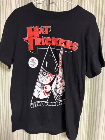 HAT TRICKERS 티셔츠