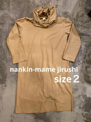 난징콩(nankin-mame) 표시, 베이지 긴팔 셔츠 원피스