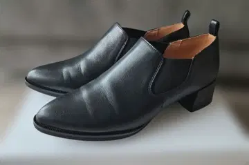 [ artemis by DIANA ] 블랙 가죽 부티