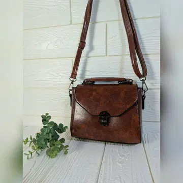 브라운 숄더백 캐주얼 앤티크 빈티지풍 플랩 부착