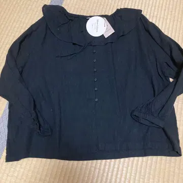 Slow Linen 프릴 블랙 블라우스 사만사 모스모스 린넨