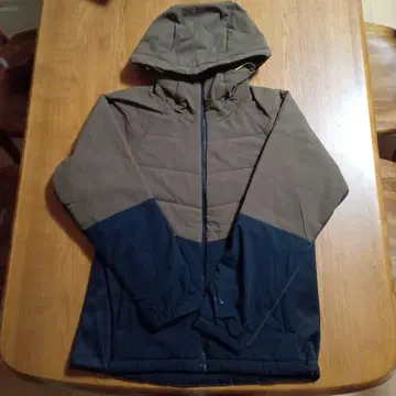 [ TIGORA ] 방한 자켓 S 사이즈 카키 x 블랙