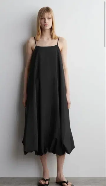 버블 헴 미니 드레스