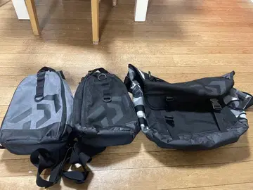 낚시용 가방 그레이와 블랙의 콤비네이션