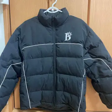 [ 완판템 ] BoTT 보트 2024AW B 로고 다운 자켓