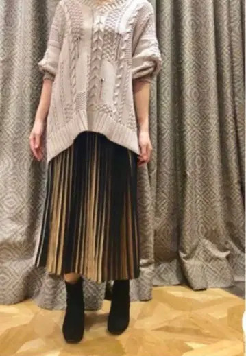 그레이스 콘티넨탈 플리츠 스커트