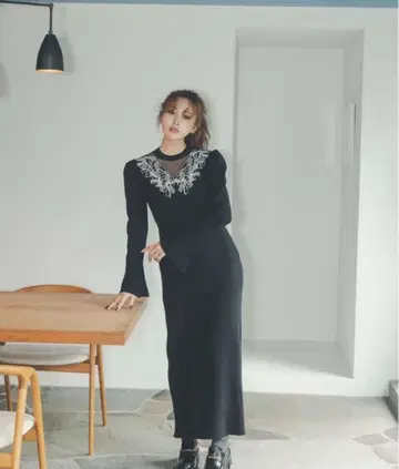 리랜드트루 데콜테 리본 도킹 니트 원피스