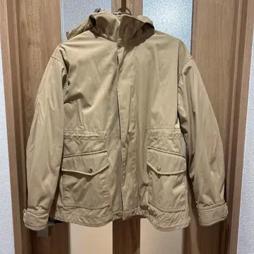 베이지 후드 부착 마운틴 후드티