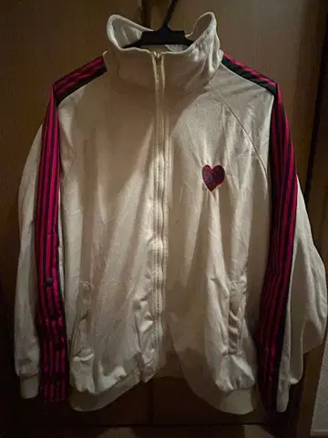 ARULE 화이트 저리 하트 자수 핑크 스트라이프