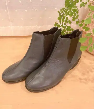 미사용 새상품 VITA NOVA 가죽 부츠 23.5cm