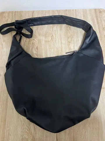 블랙 숄더백 합성 피혁