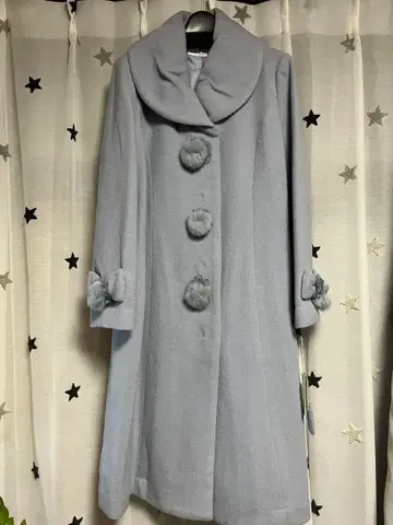 갤러리 비스콘티 라이트 블루 롱 코트 퍼 포함