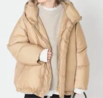 두젬클래스 베이지 후드 부착 다운 자켓