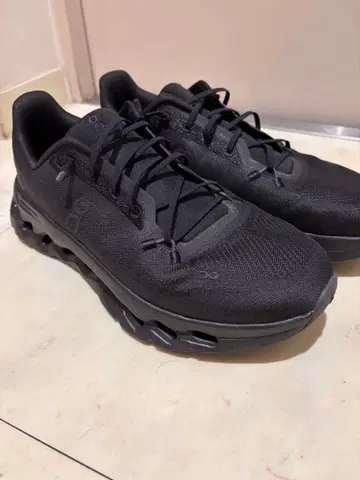 On cloudtilt Eclipse Black 27cm