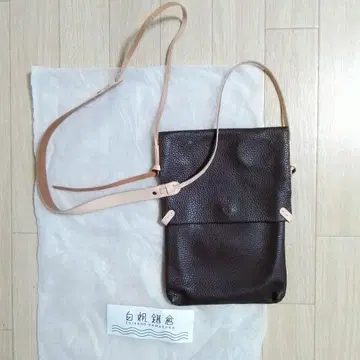 화이트 호마카마쿠라 가죽 세로 미니백