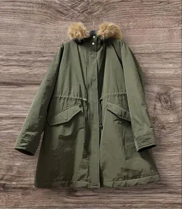 올리브 그린 퍼 탈부착 가능한 모즈 코트