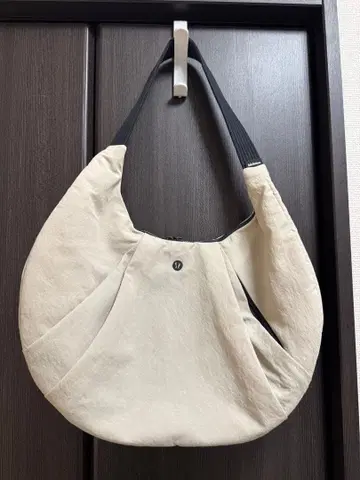 룰루레몬 플리츠 숄더백 10L