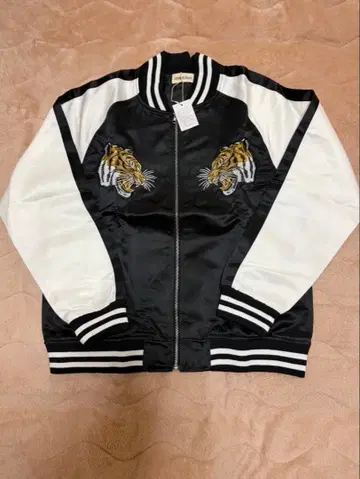 미착용 새상품 SpRay 호랑이 자수 스카잔