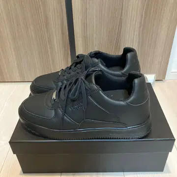 블랙 가죽 스니커즈