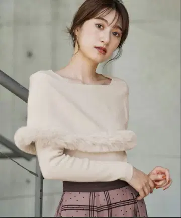 퍼 트리밍 컬러 니트