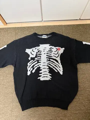 9090 골격 디자인 스웨터