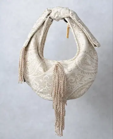 little seeds - Half Moon 하프문 백