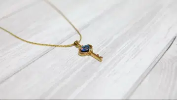 [ USED ] 모자이크 오팔 열쇠형 펜던트 목걸이