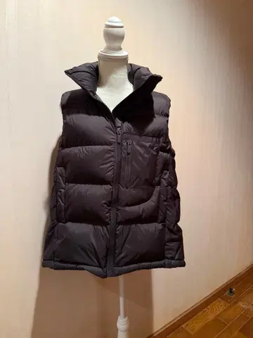 새상품급 유니클로 +J 다운 베스트 L